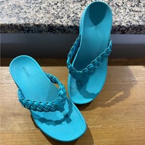 Vionic Kenji Sandals Women’s 9.5 Teal Orthotic Flip Flops Braided Strap Comfort